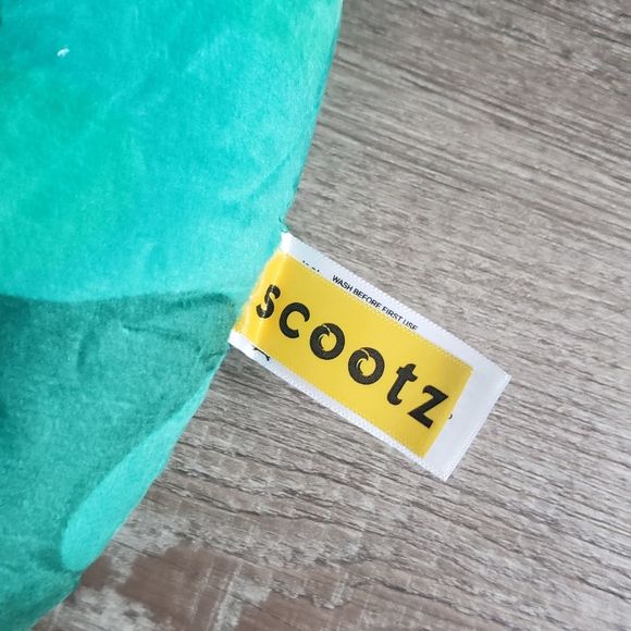 free with any purchase .....Scootz green camouflage neck pillow for trav… - Picture 3 of 5